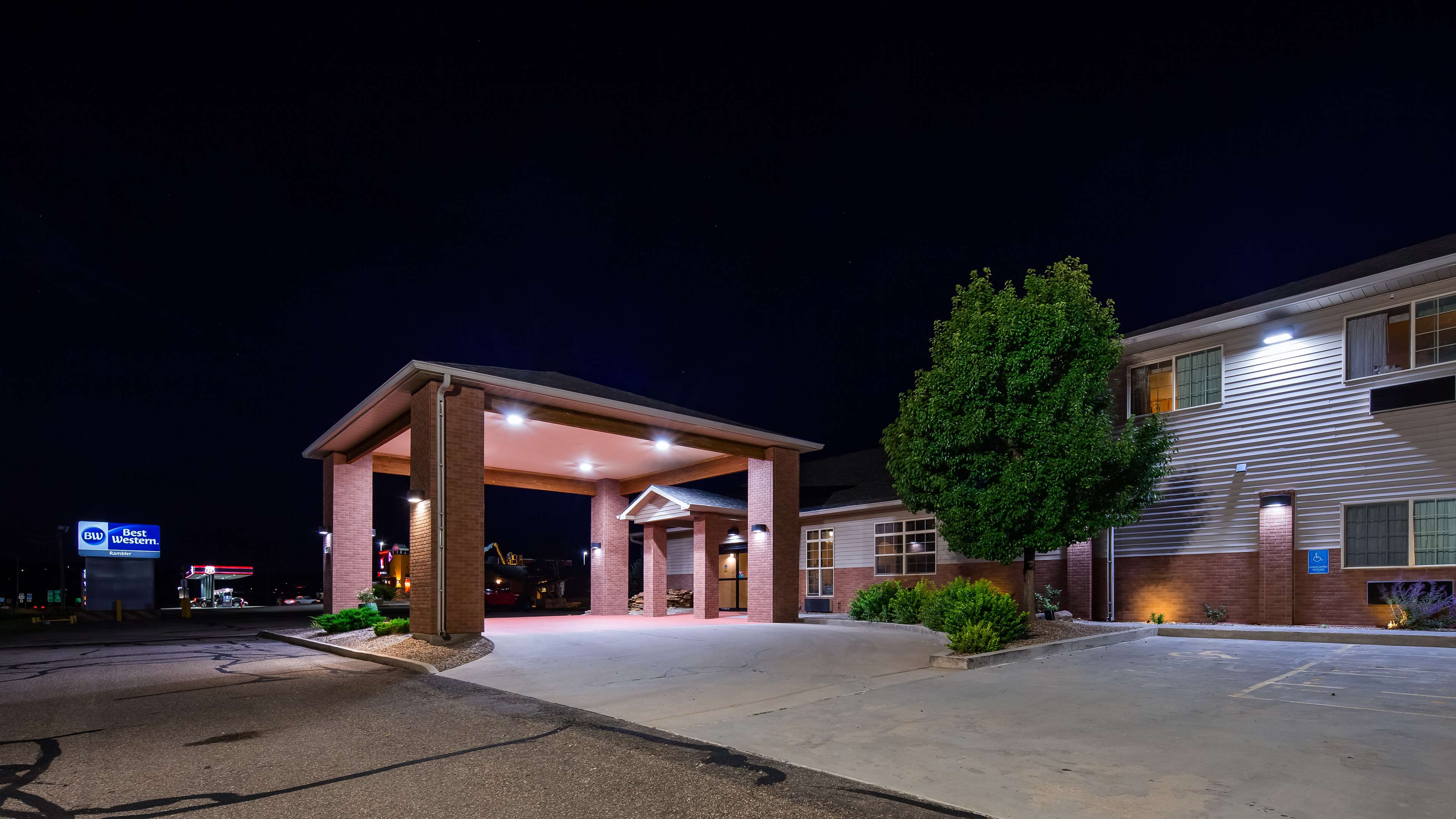 Best Western Rambler - Tap to explore photos