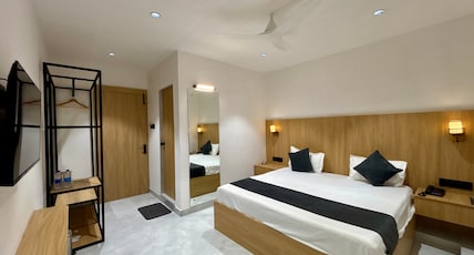 THE HYDE PARK INN Room Type - Super Deluxe Room