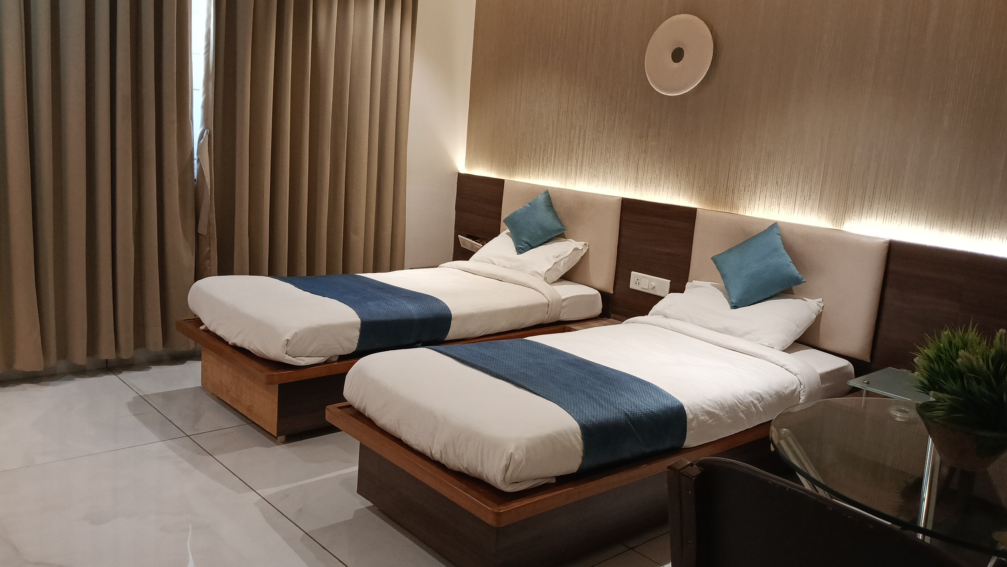 Hotel supreme - Tap to explore photos