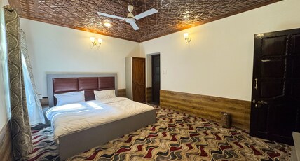Souls Abode | Elegant Homestay near Dal Lake Room Type - Deluxe Room 3