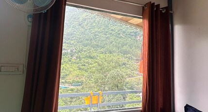 Kedar Chaukhmbha Homestay & Restaurant Room Type - Bedroom 1