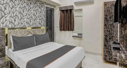 Hotel Sarovar Inn Room Type - Deluxe Room with City View King Bed