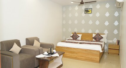 Hotel Vedant Room Type - Deluxe Room