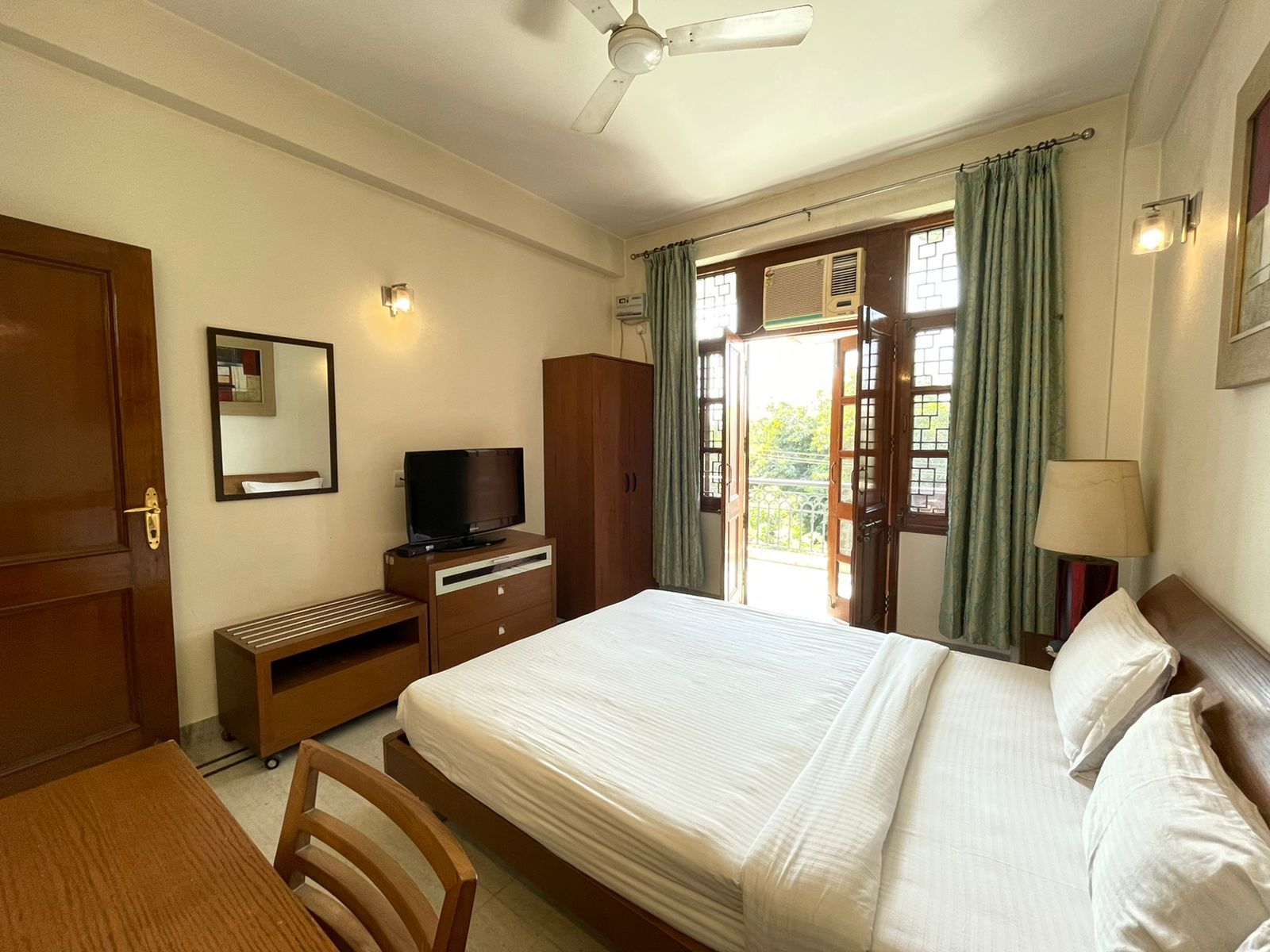 2BHK fully furnished Serviced Apartment in Gurgaon - Tap to explore photos