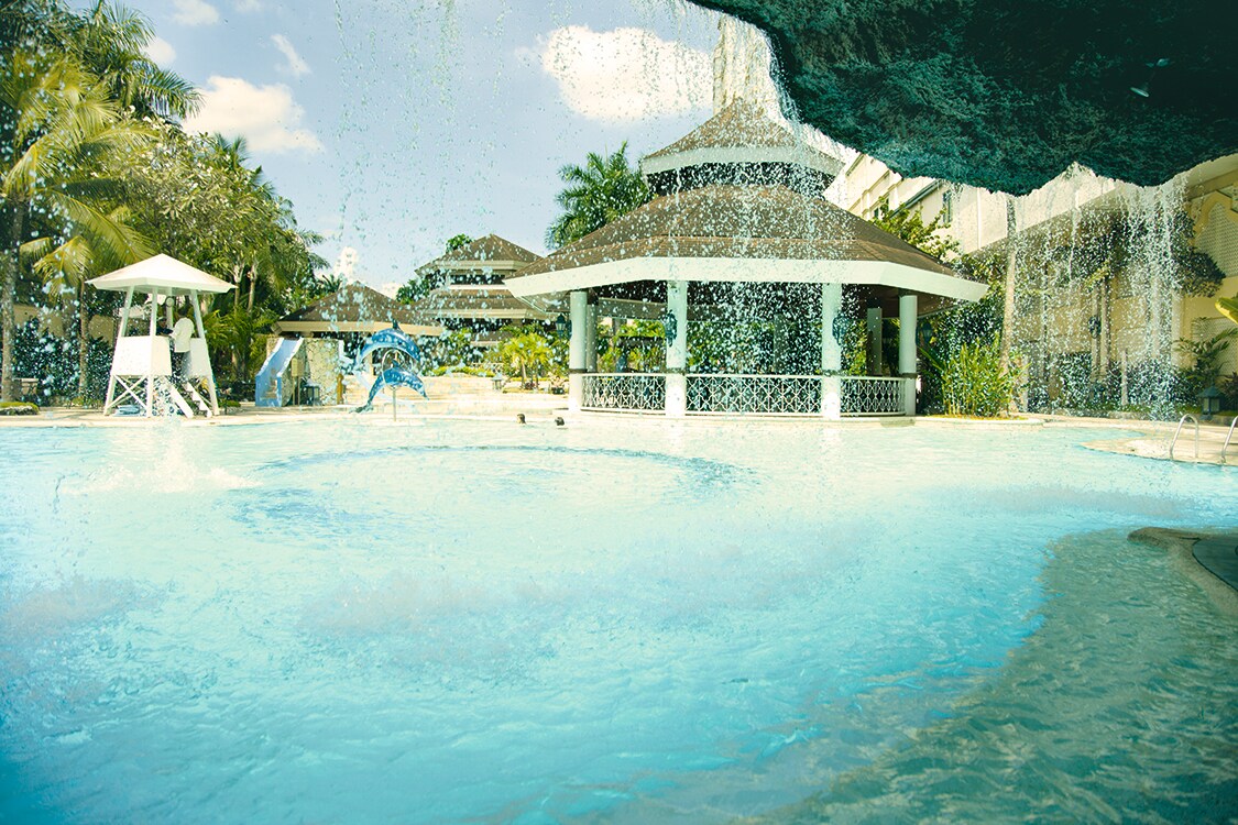 Waterfront Cebu City Hotel & Casino - Tap to explore photos