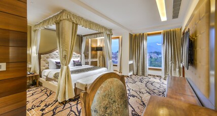 Hotel The Kabo - Luxury Boutique Hotel Room Type - Luxury Suite Room - Jacuzzi