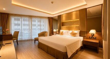 Nova Gold Hotel Pattaya Room Type - Deluxe King  with Bathtub