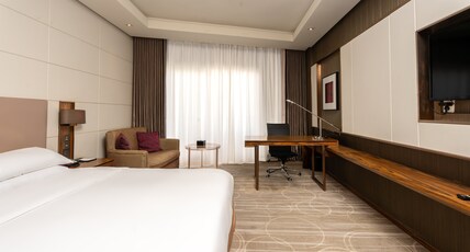 Crowne Plaza KUNMING CITY CENTRE Room Type - 1 King Premium Lounge Access Crowne Plaza KUNMING CITY CENTRE Room Type - 1 King Premium Lounge Access
