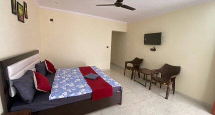 The Mount Breeze -Near By Bhimtal Lake & 19 kms from Kainchi Dham Room Type - Hill View Bedroom 106