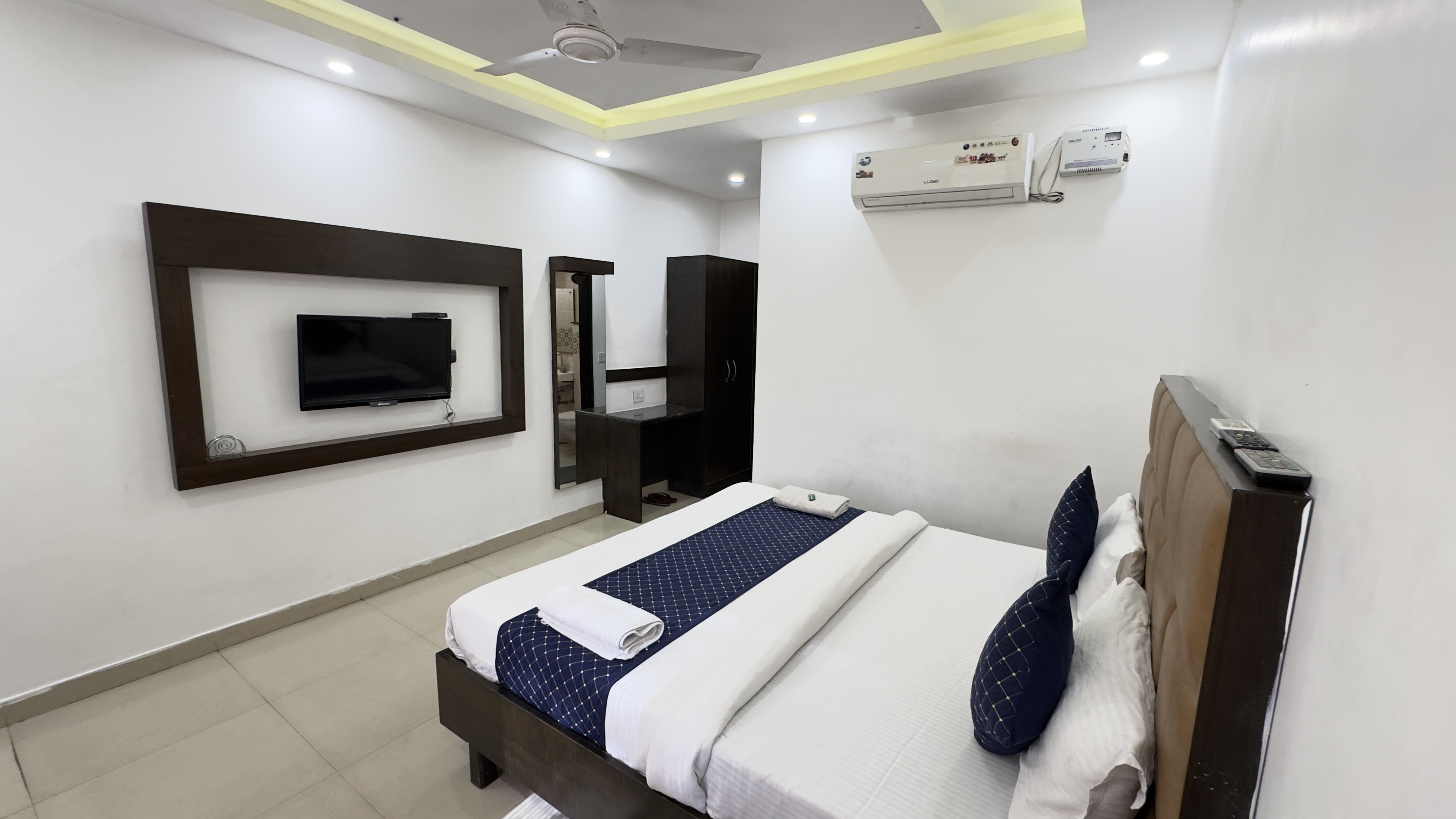 Motel Maurya - Tap to explore photos