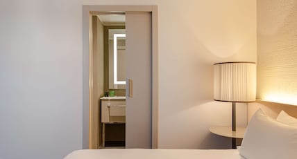 Hyatt Centric Murano Venice Room Type - 1 King Bed Courtyard View Hyatt Centric Murano Venice Room Type - 1 King Bed Courtyard View