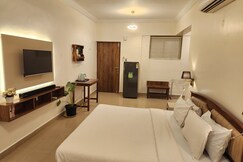 Vagator beach studio apartment with pool