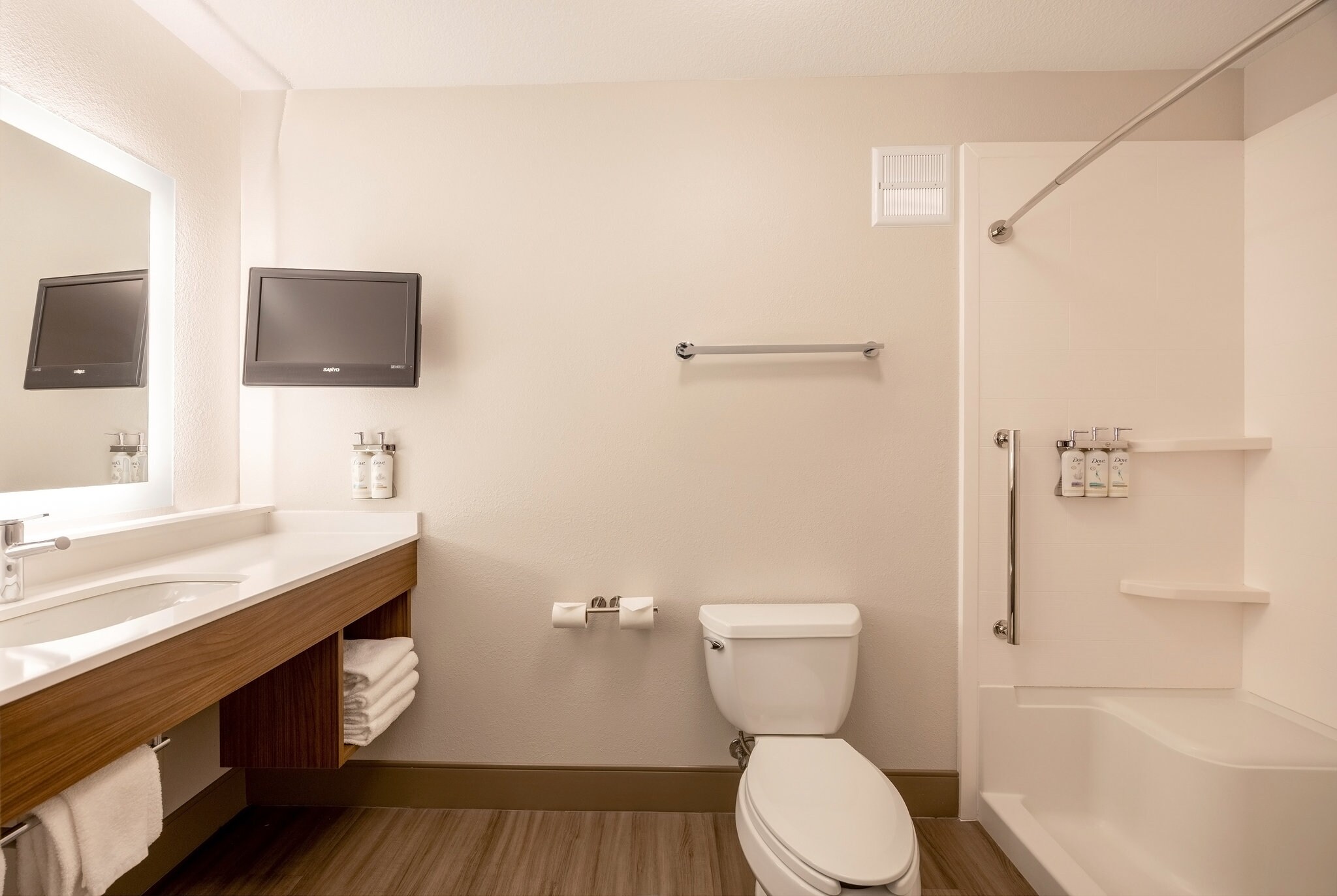 Holiday Inn Express & Suites WINONA - Tap to explore photos