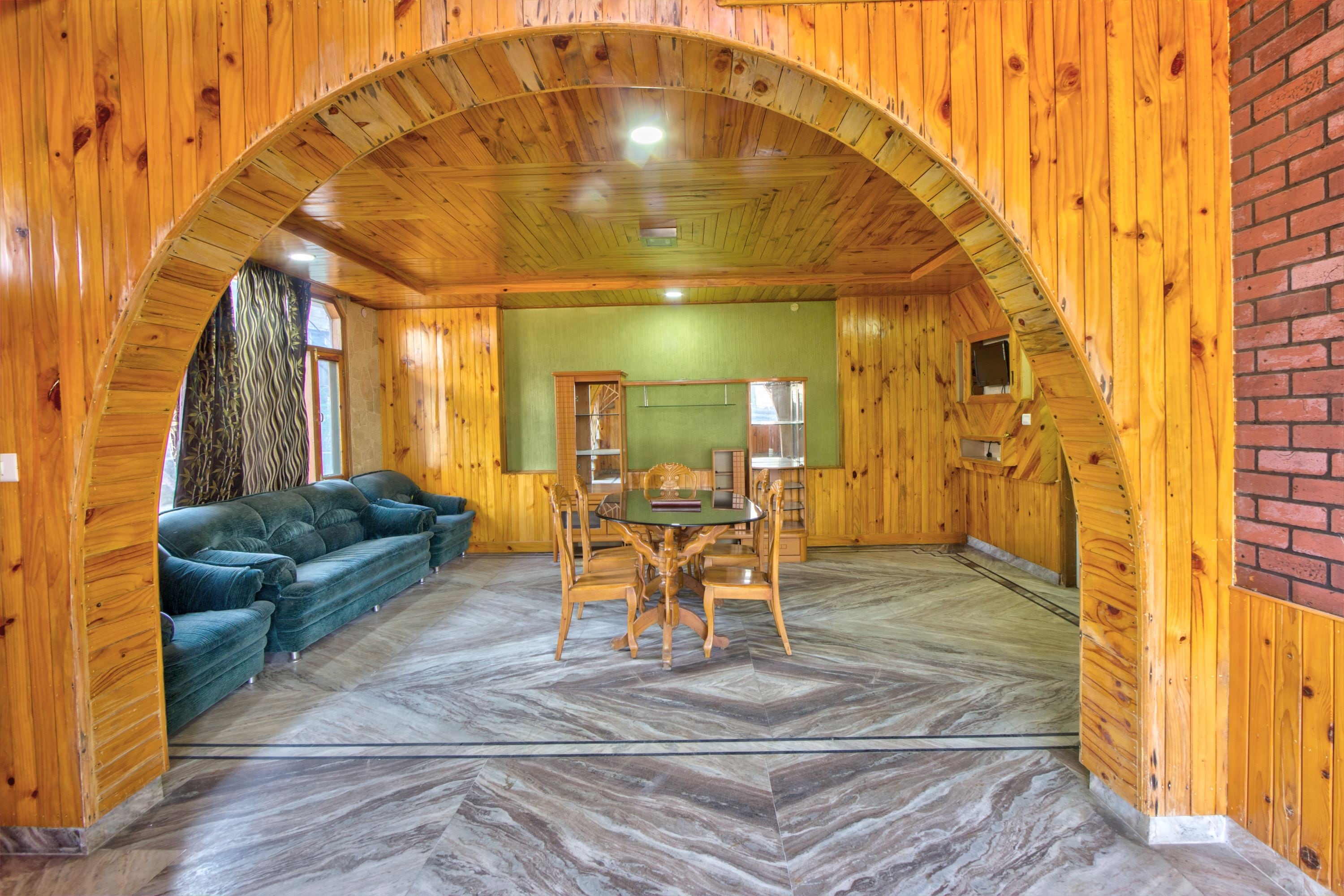 Hotel Parkar Plaza - Tap to explore photos