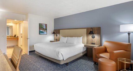 Best Western Plus A Wayfarer's Inn And Suites Room Type - Accessible - 1 King, Mobility Accessible, Roll In Shower, Wi-Fi, Non-Smoking, Full Breakfast