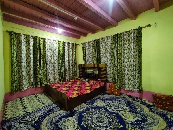 Raees Guest House Naranag - Tap to explore photos