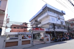 OYO 828 Hotel White Dreams Palace
