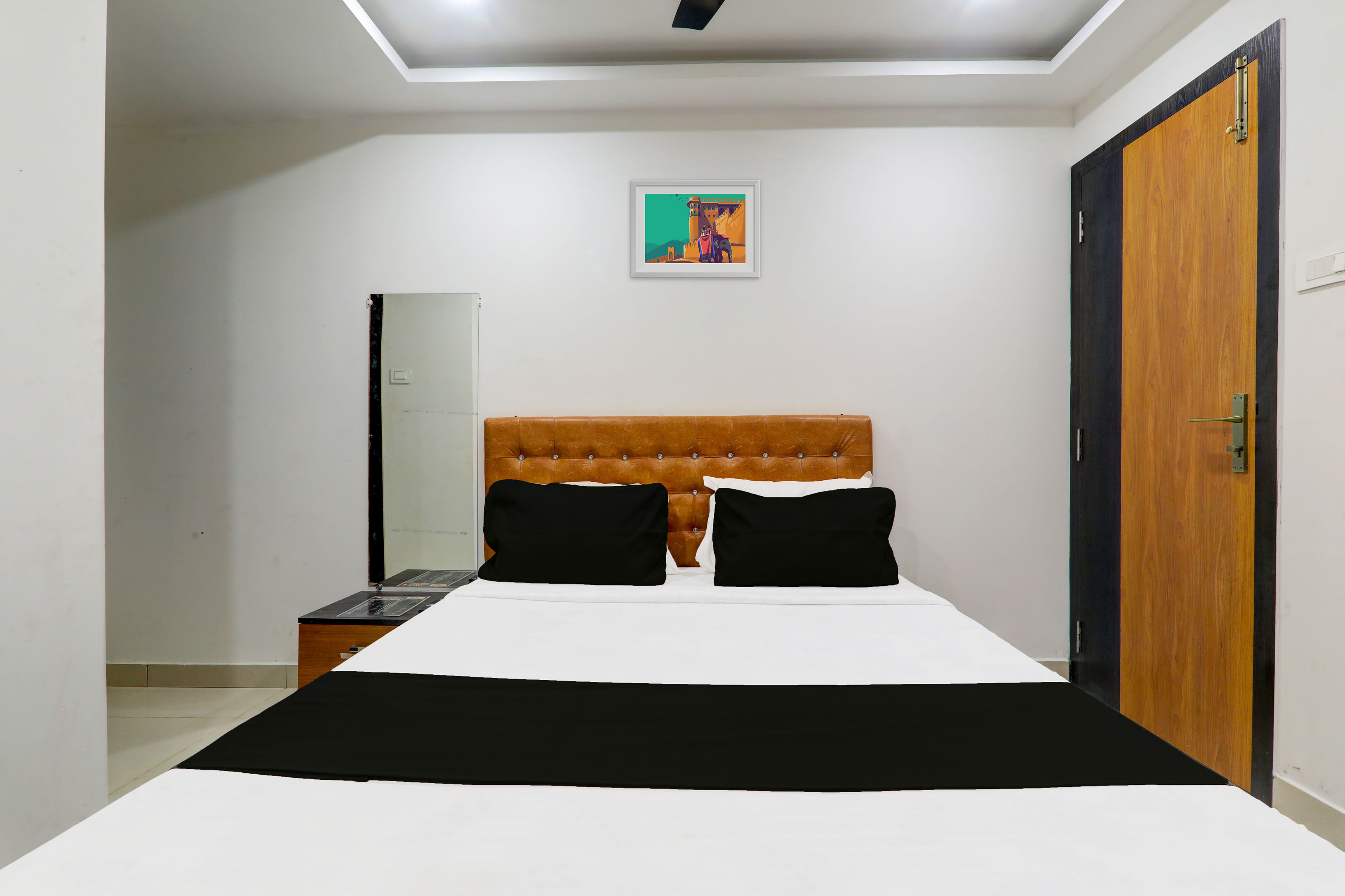 Hotel O by OYO Aayaansh - Tap to explore photos