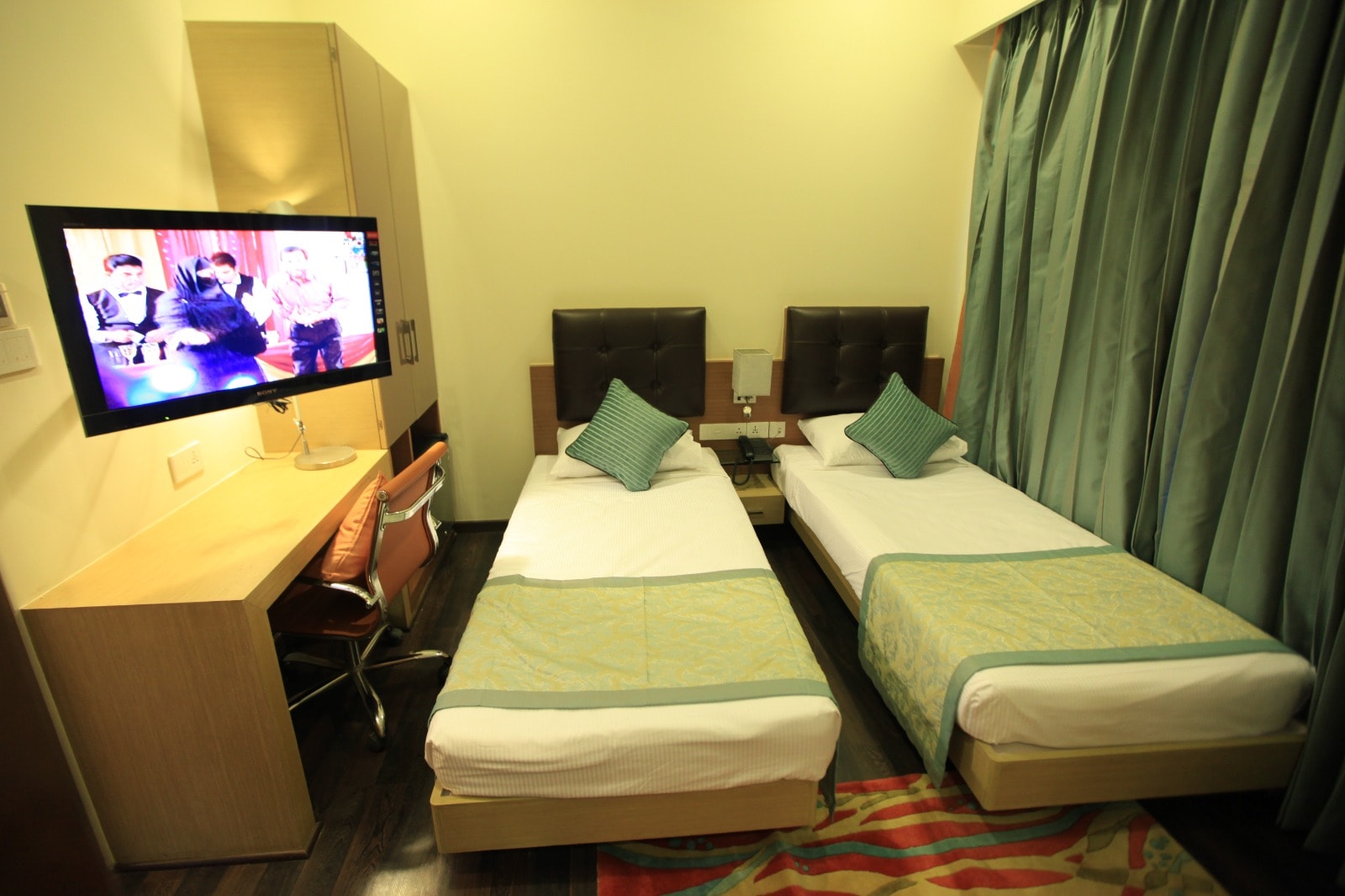 Riverview Hotel - Tap to explore photos