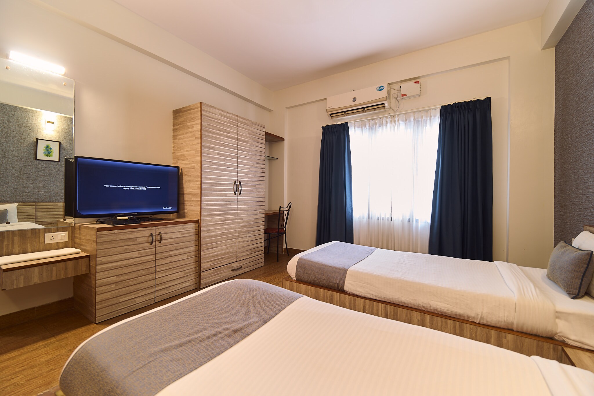Arama Suites - Tap to explore photos