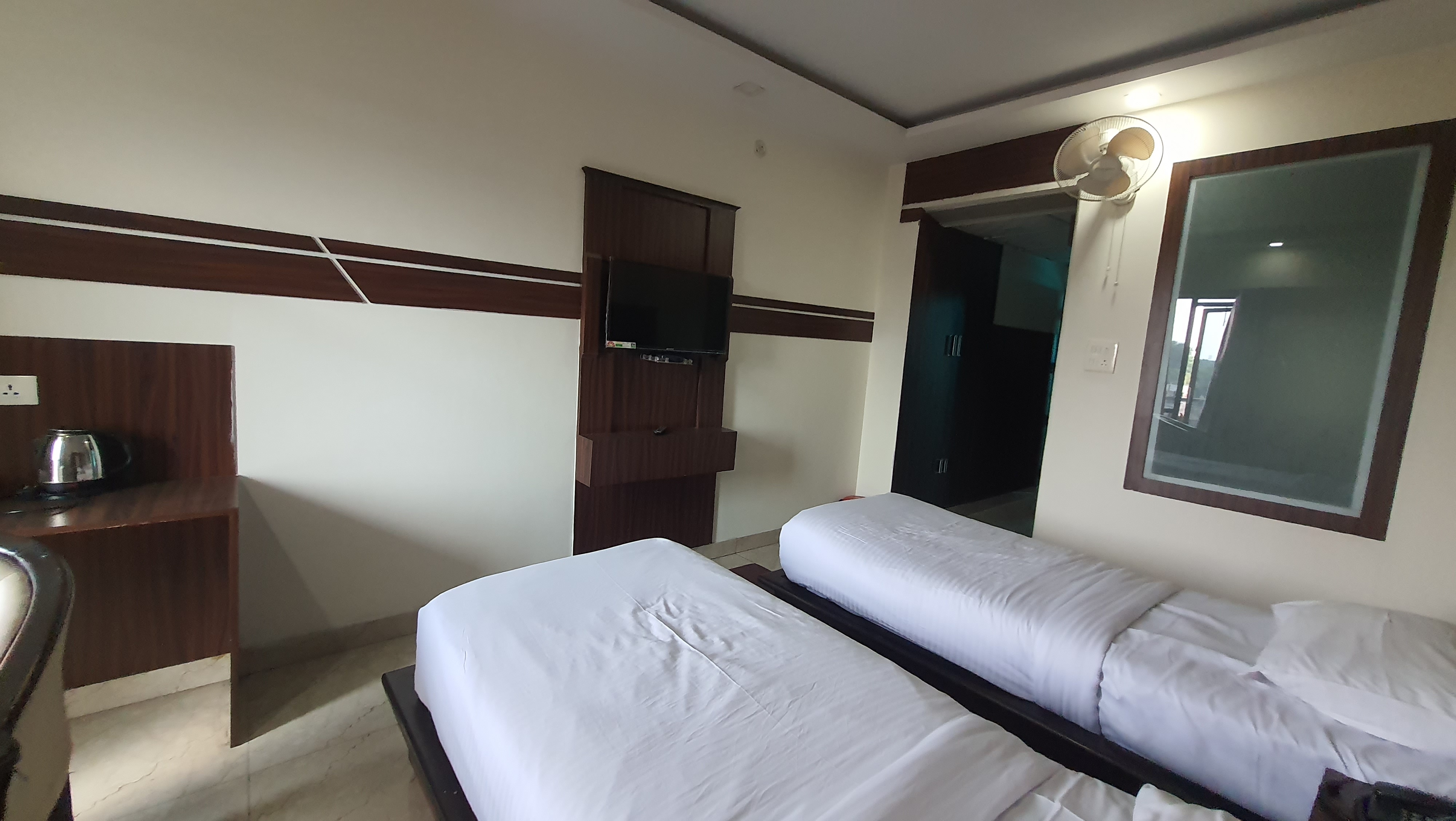 Hotel Castle View - Tap to explore photos