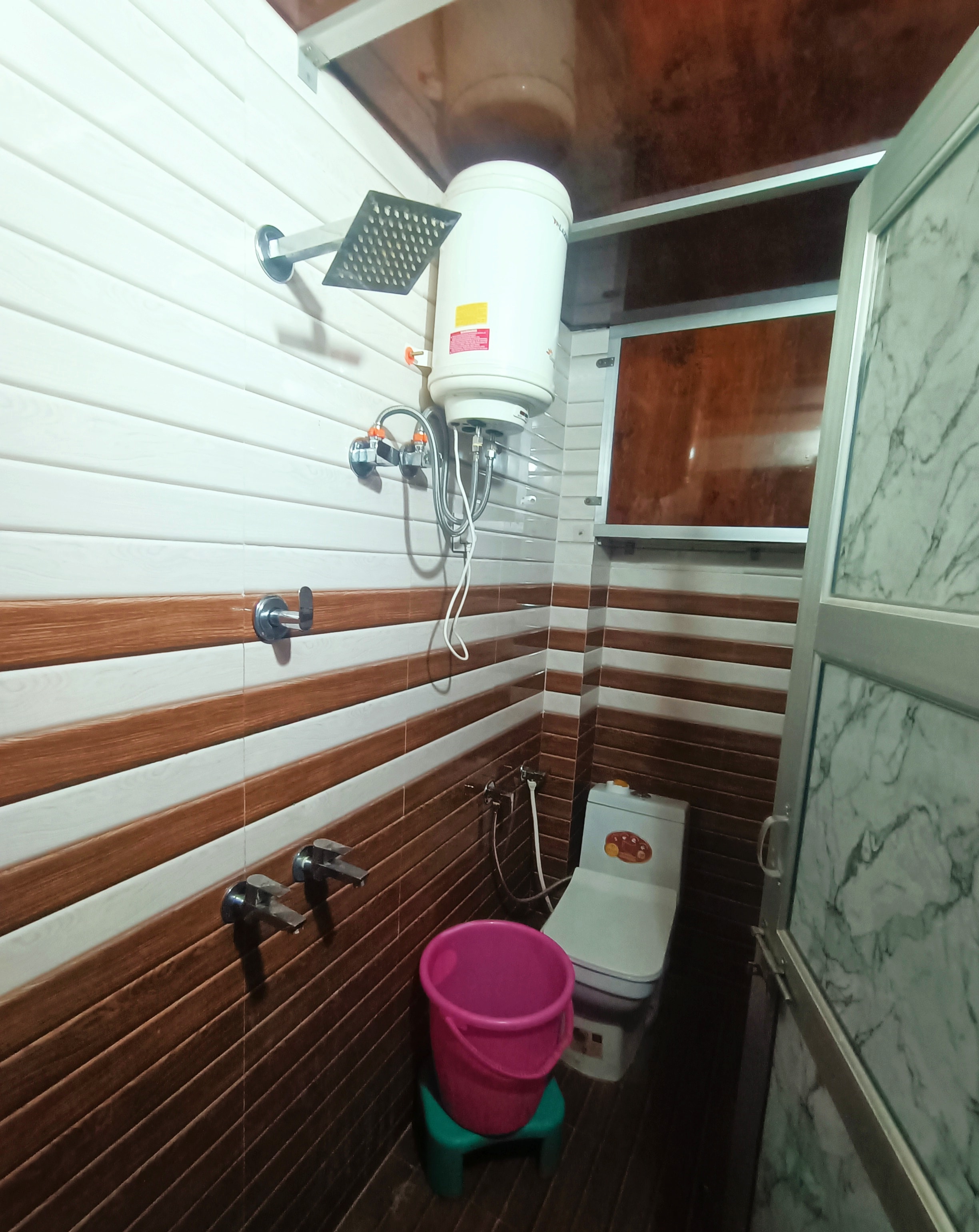 Atithi Hotel 3 min walk to Reengus bus stand - Tap to explore photos