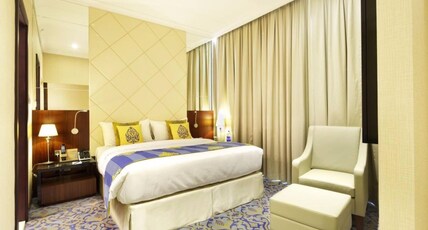 Raviz Center Point Hotel Bur Dubai Room Type - Executive Suite with Bathtub and Living Area Raviz Center Point Hotel Bur Dubai Room Type - Executive Suite with Bathtub and Living Area