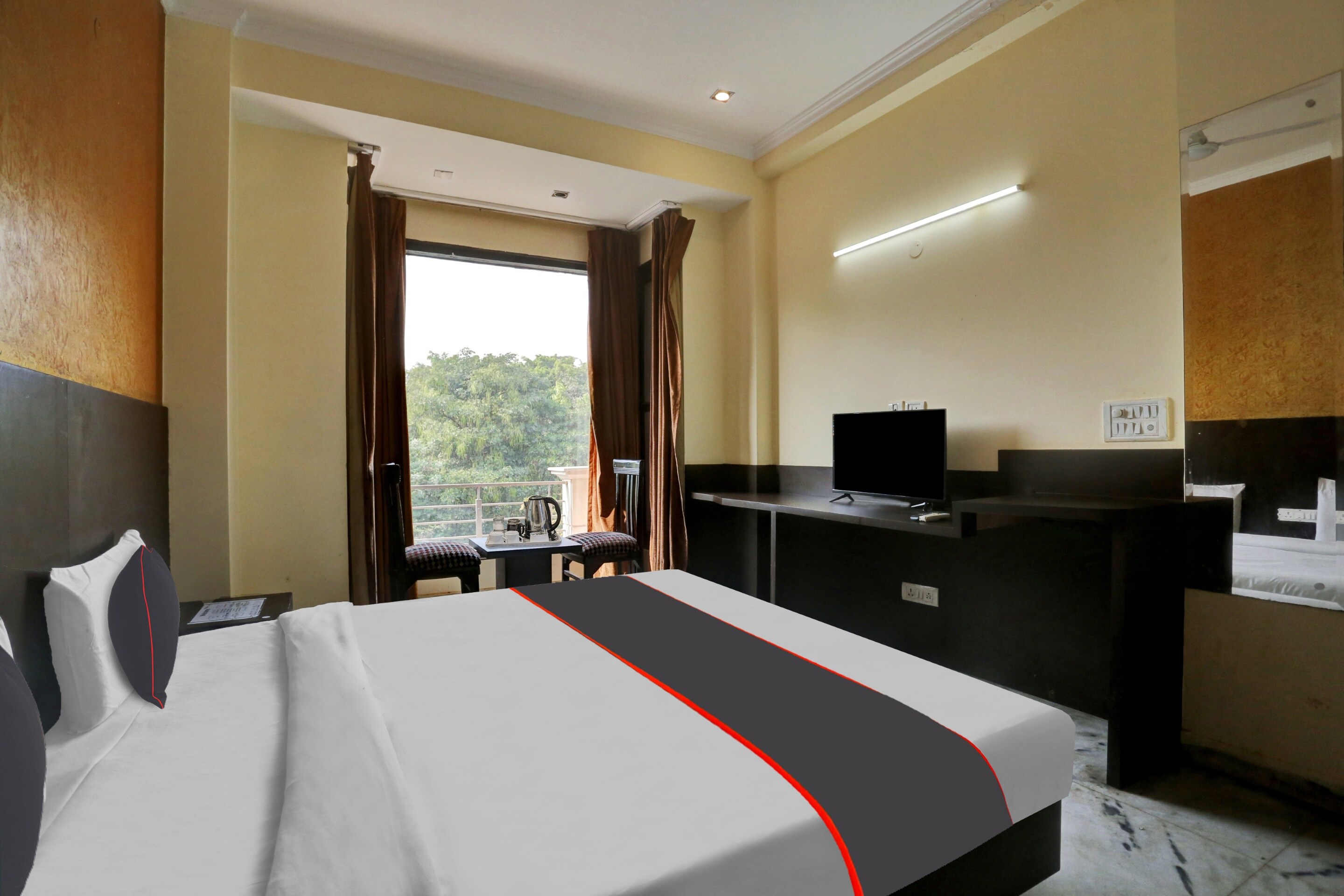 Hotel PLATINUM SQS KEY - Tap to explore photos