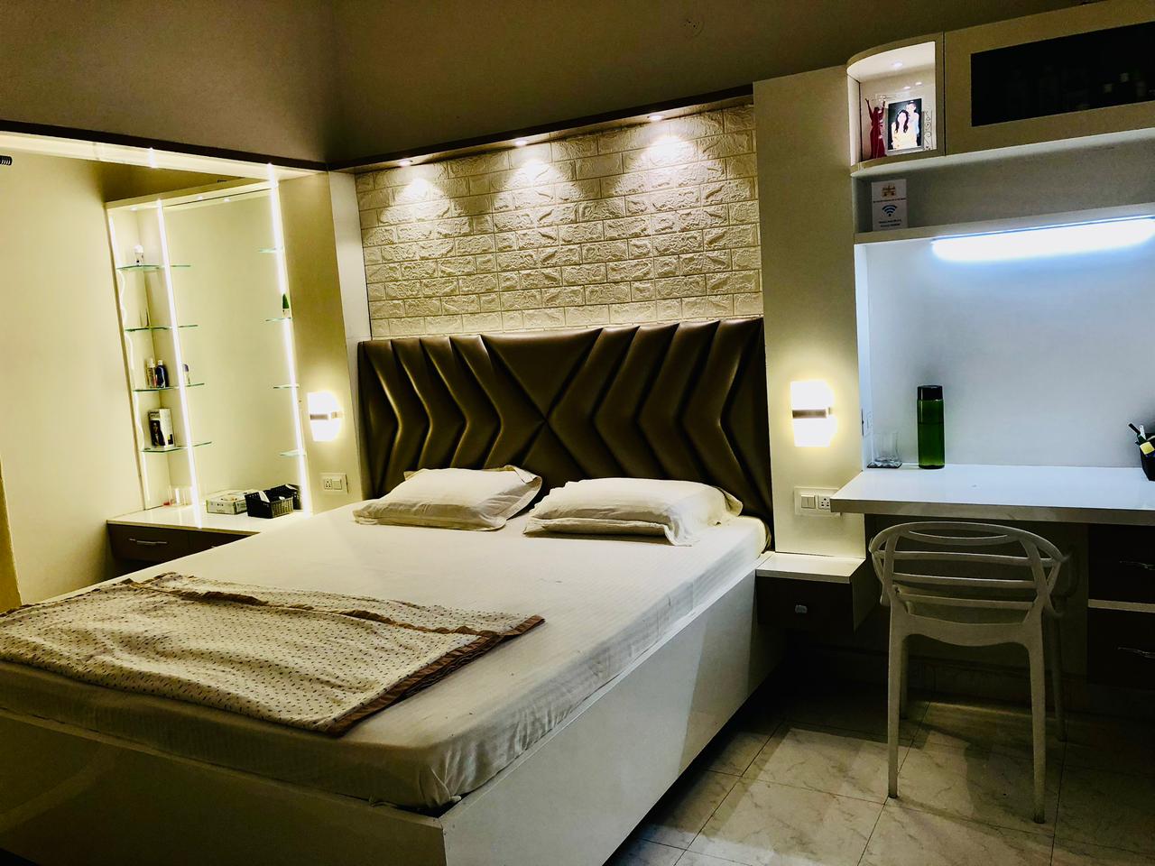 Jindal's Homestay | 3BHK flat in Prime Location - Tap to explore photos