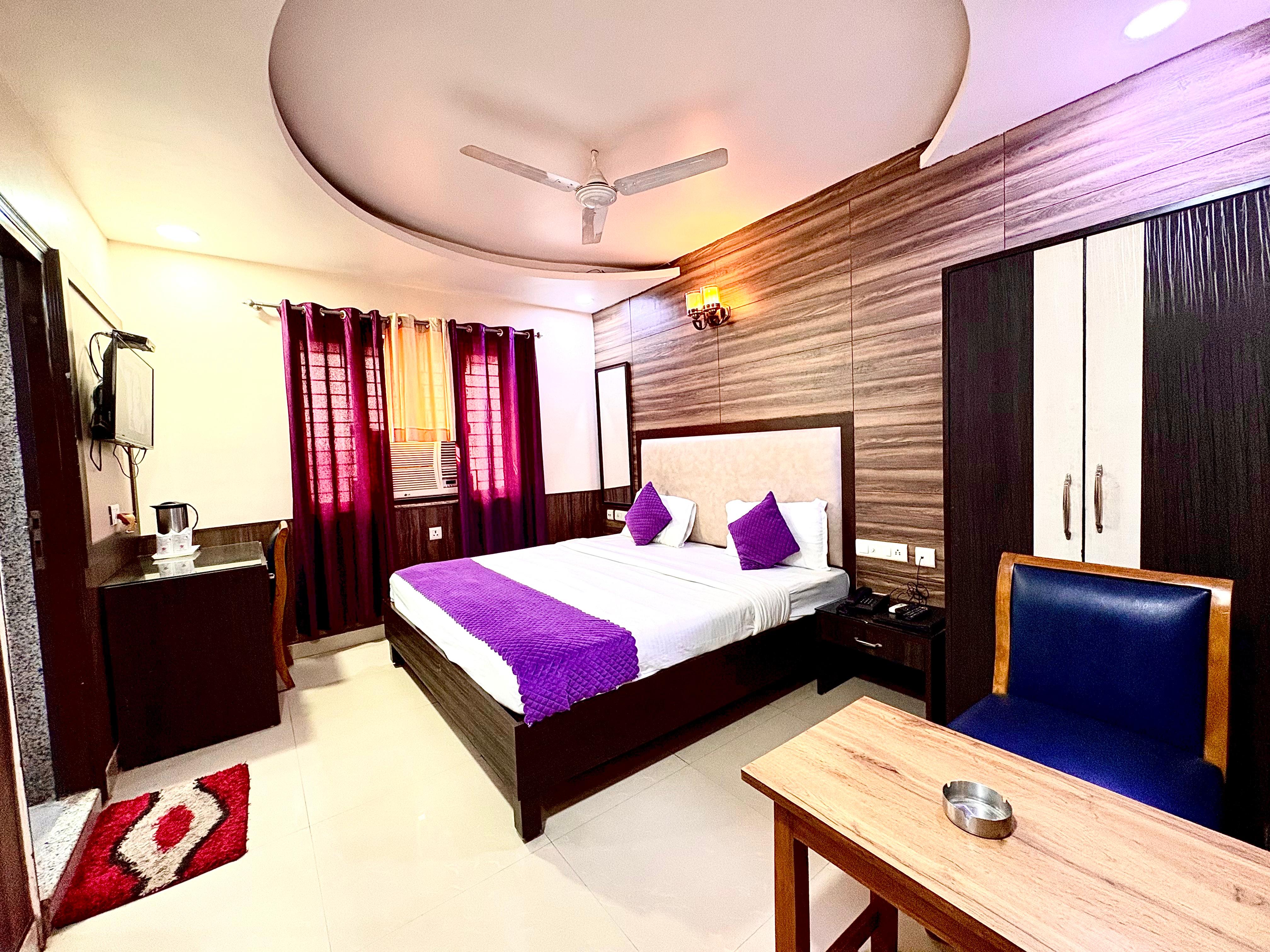 Hotel Pradeep Palace - Tap to explore photos