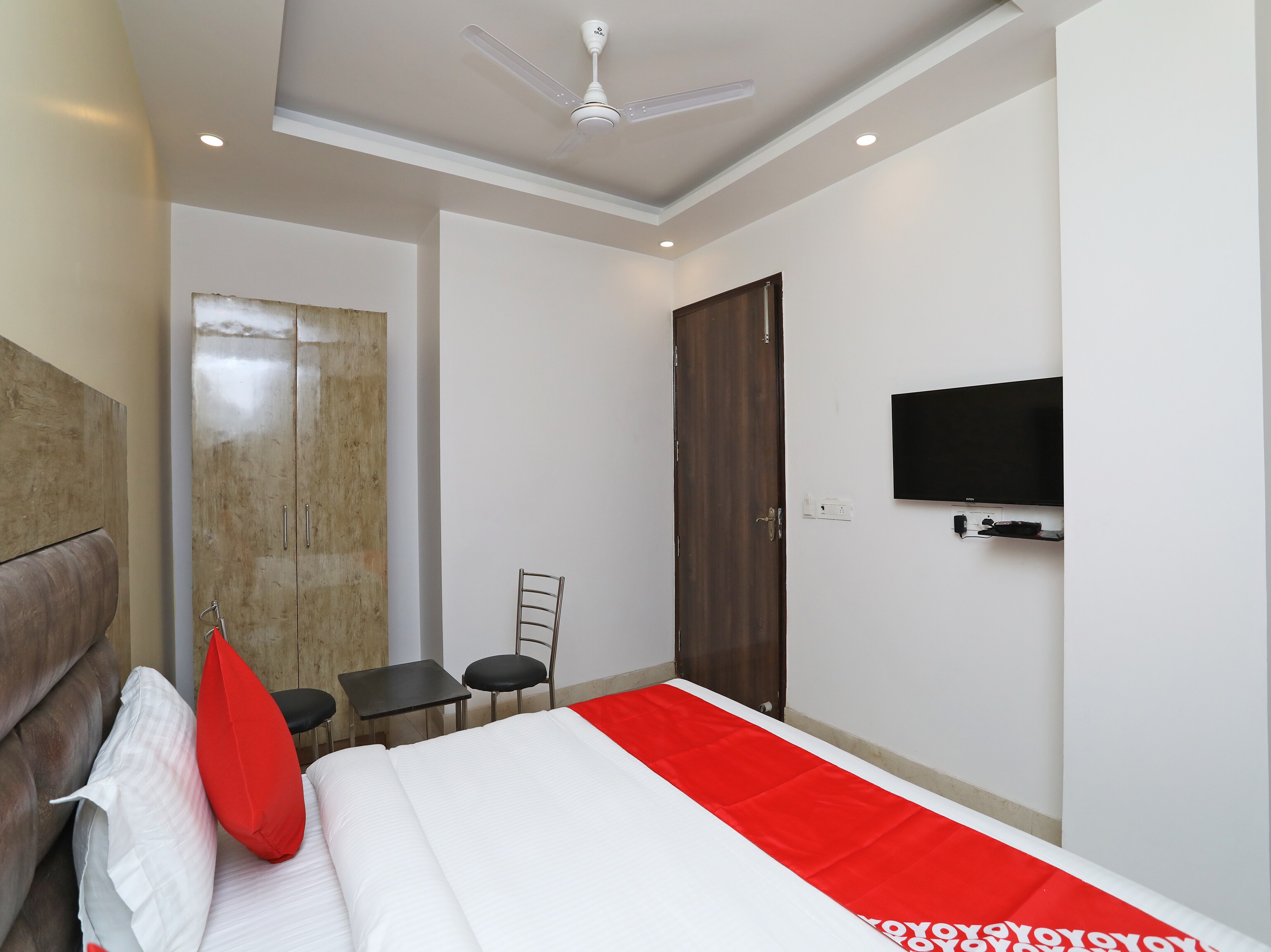 Hotel O by OYO Royal Stay - Tap to explore photos