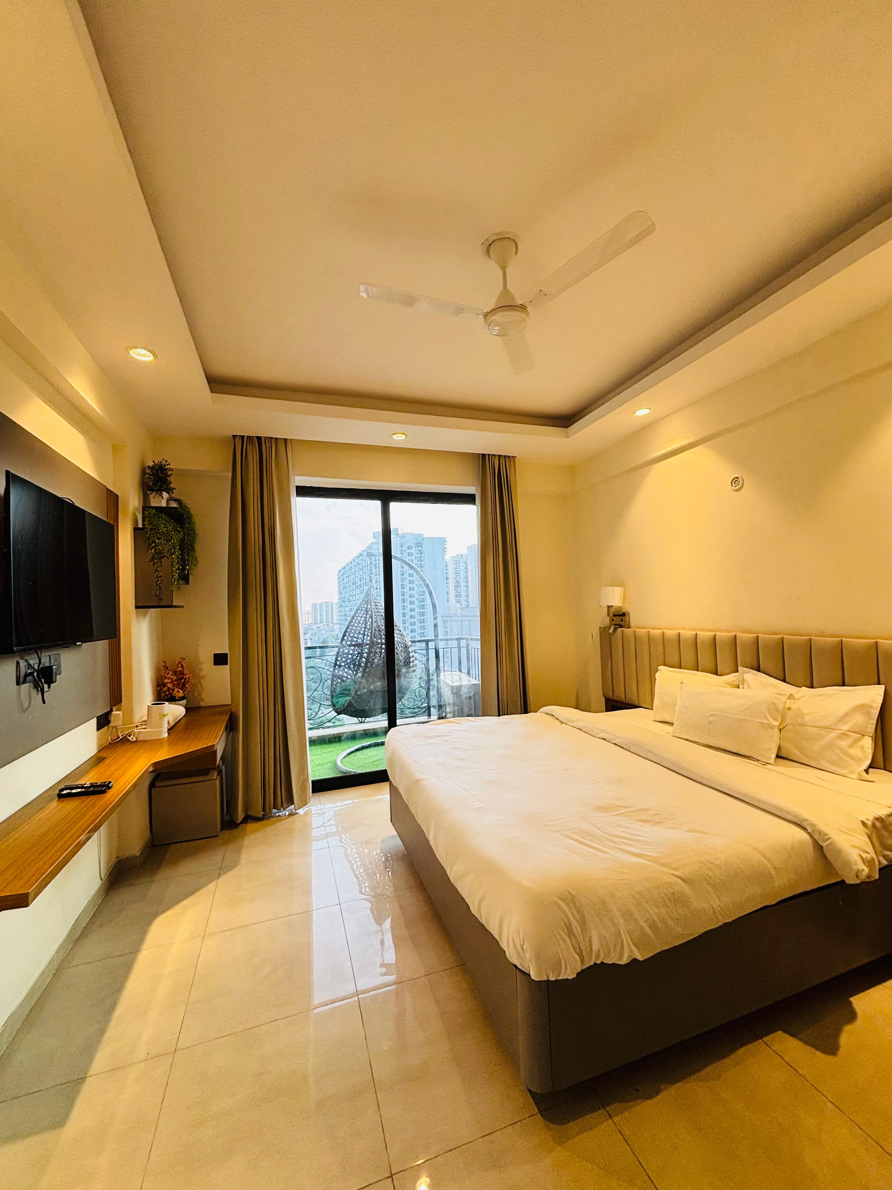Zoneout Luxury Suites | Omaxe Hazratganj | Gomti Nagar Ext - Tap to explore photos