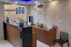 MOM HOTEL,200 meters from Golden Beach