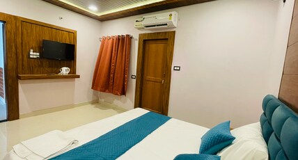 Hotel Shree Park Room Type - Family Room with King Bed