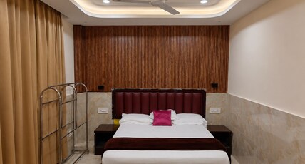 SHREE HOTEL BALAJI Room Type - Standard AC Room