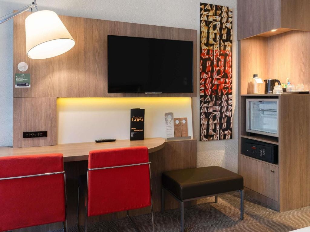 Novotel Paris 17 - Tap to explore photos