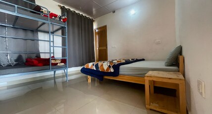 Bir Nest Hostel Room Type - Quad Sharing Room