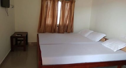 SRI MURUGAN GUEST HOUSE Room Type - Standard AC Room SRI MURUGAN GUEST HOUSE Room Type - Standard AC Room