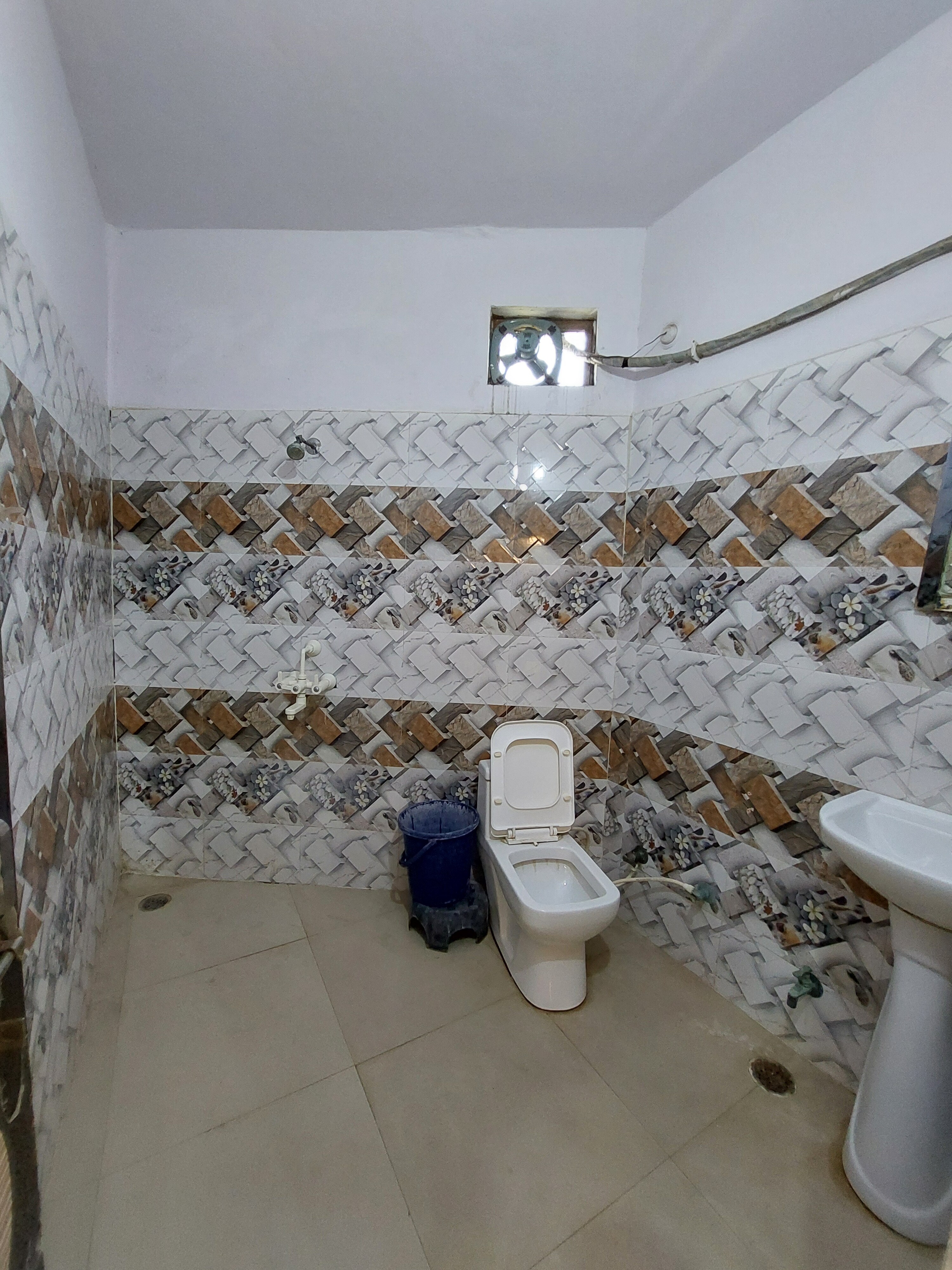 Hotel darshika - Tap to explore photos