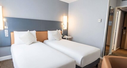 H Room Type - Classic Room with twin beds