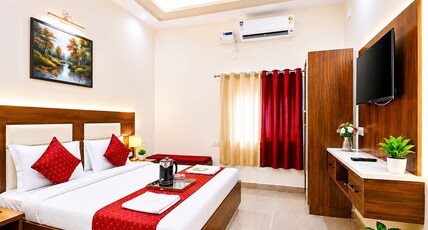 Hotel Shree Venktesh Nilayam 300 m from Ram Janam Bhumi Room Type - Classic Room Hotel Shree Venktesh Nilayam 300 m from Ram Janam Bhumi Room Type - Classic Room