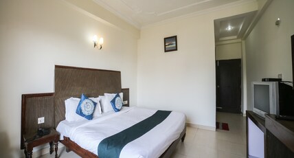 Hotel Mount View International Room Type - Super Deluxe Room with Banganga Drop