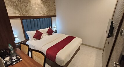 HOTEL OCEAN RESIDENCY Room Type - Deluxe Room