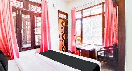 Akansha: The Lake View Room Type - Deluxe room