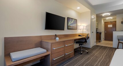 Best Western Plus Sawridge Suites Room Type - 1 Queen Bed, Non-Smoking, Flat Screen Television, Kitchenette, Shower Only, Full Breakfast