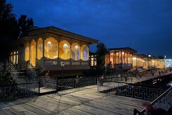 Shahbaaz Group of Houseboats