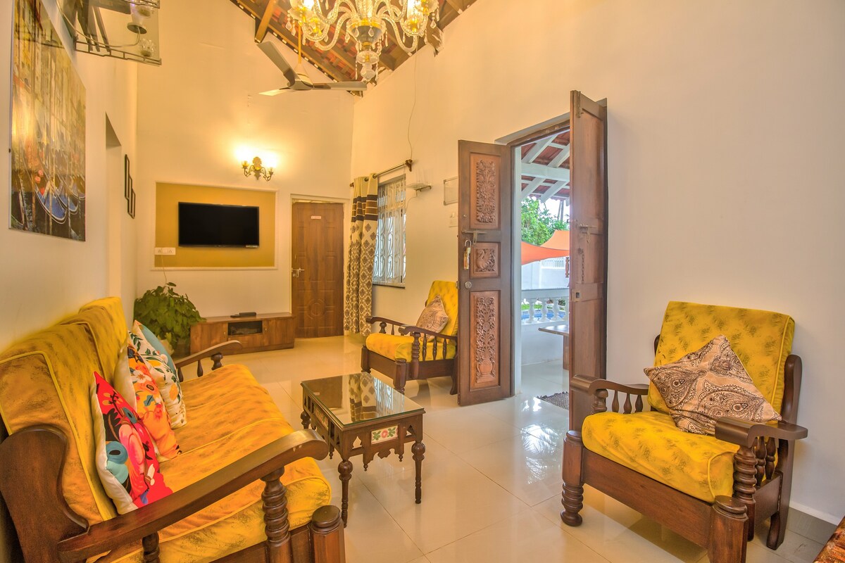 Independent Goan bungalow with private swimming pool - Tap to explore photos