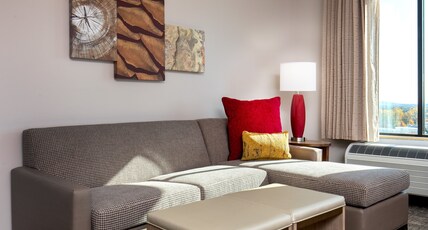 Staybridge Suites Charlottesville Airport Room Type - 2 Queen 1 Bedroom Suite Communications Accessible