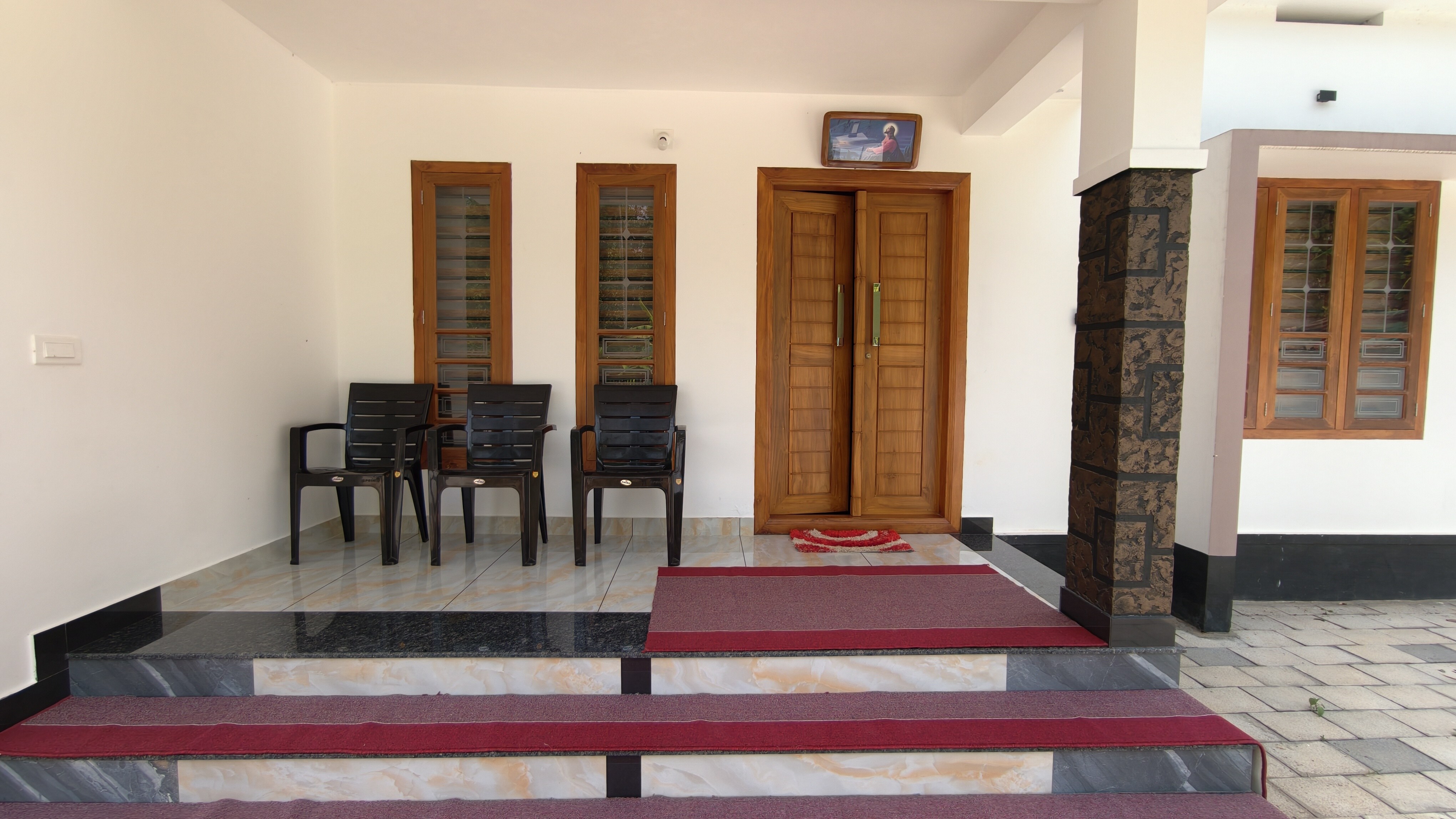 Maze Loop Home Stay - Tap to explore photos