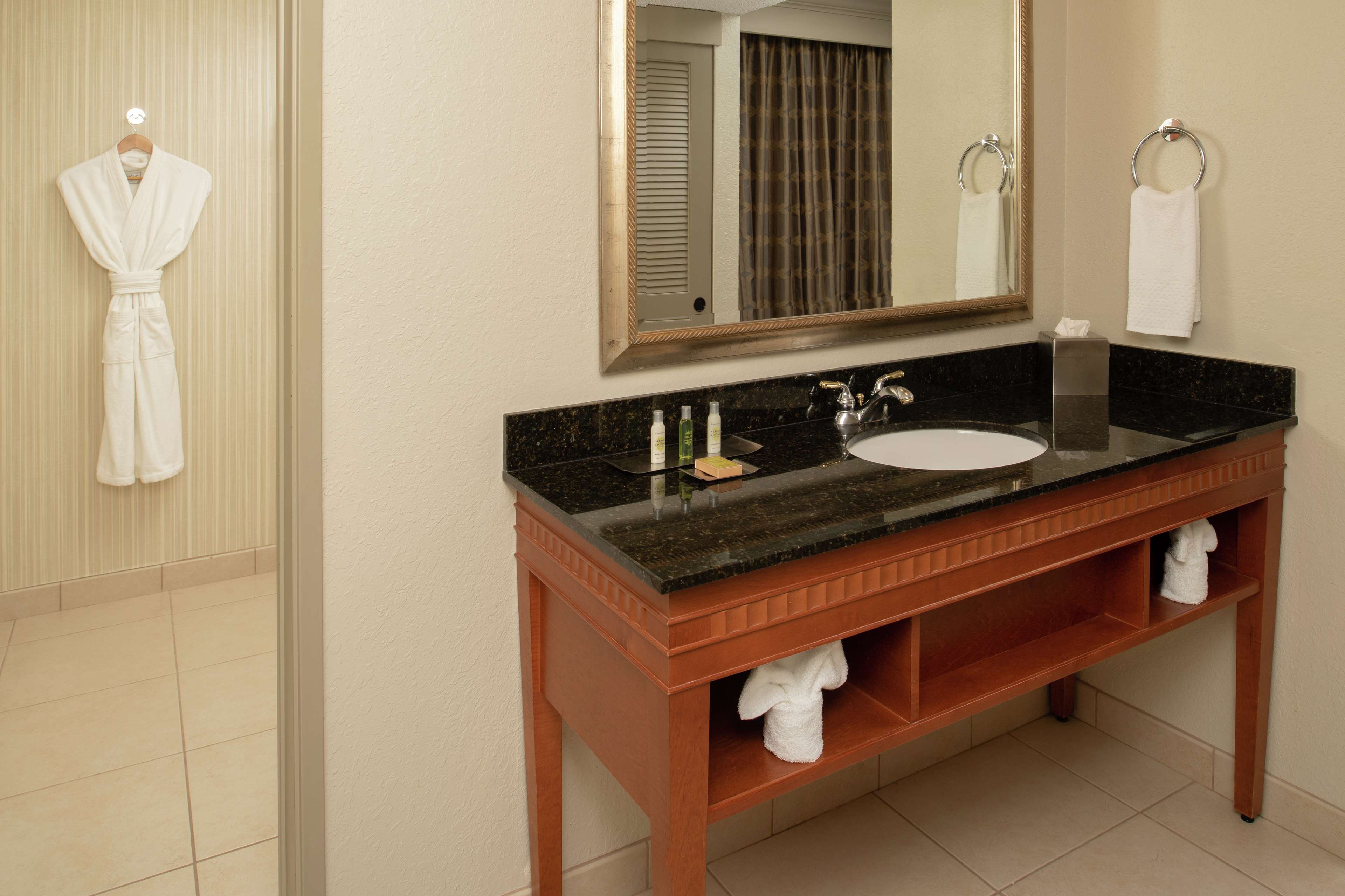 DoubleTree Suites by Hilton Seattle Airport/Southcenter - Tap to explore photos